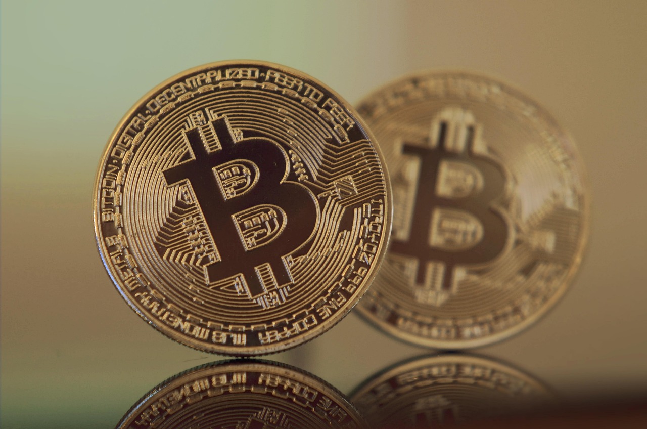 黄金再飙新高！数据：比特币通常在100~150天内跟进拉涨